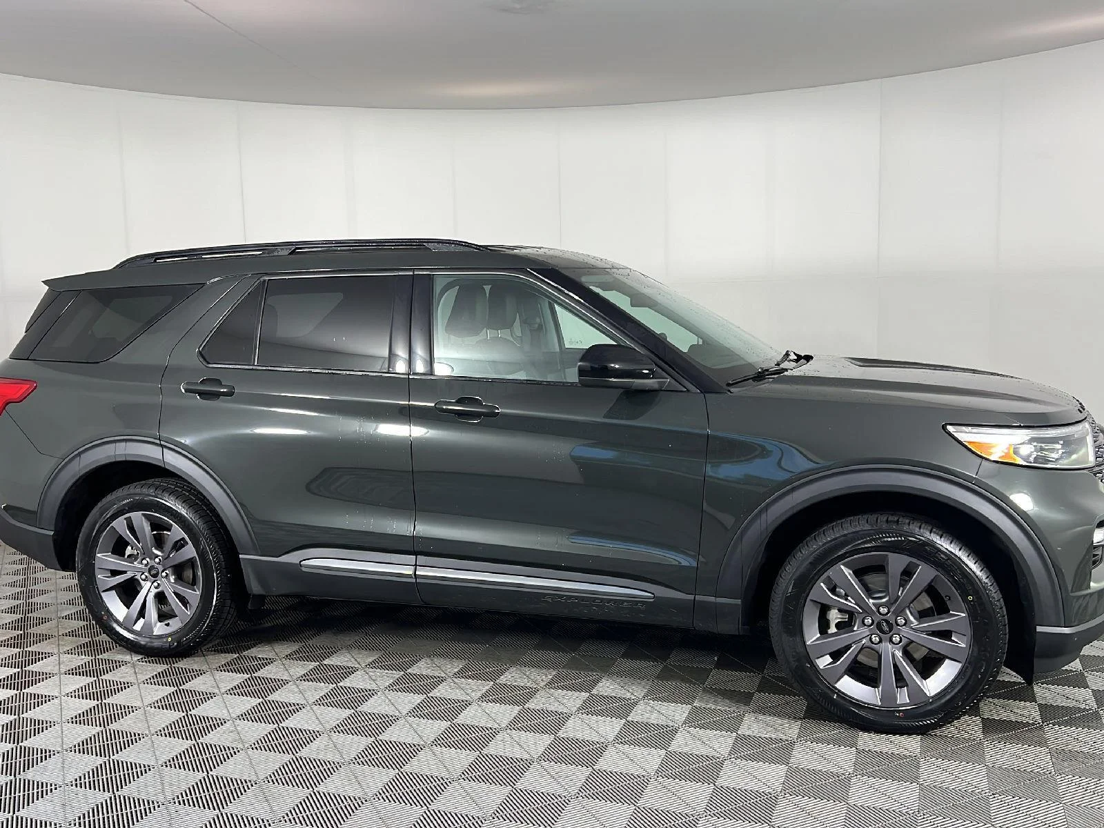 Used 2022 Forged Green Ford XLT image 3