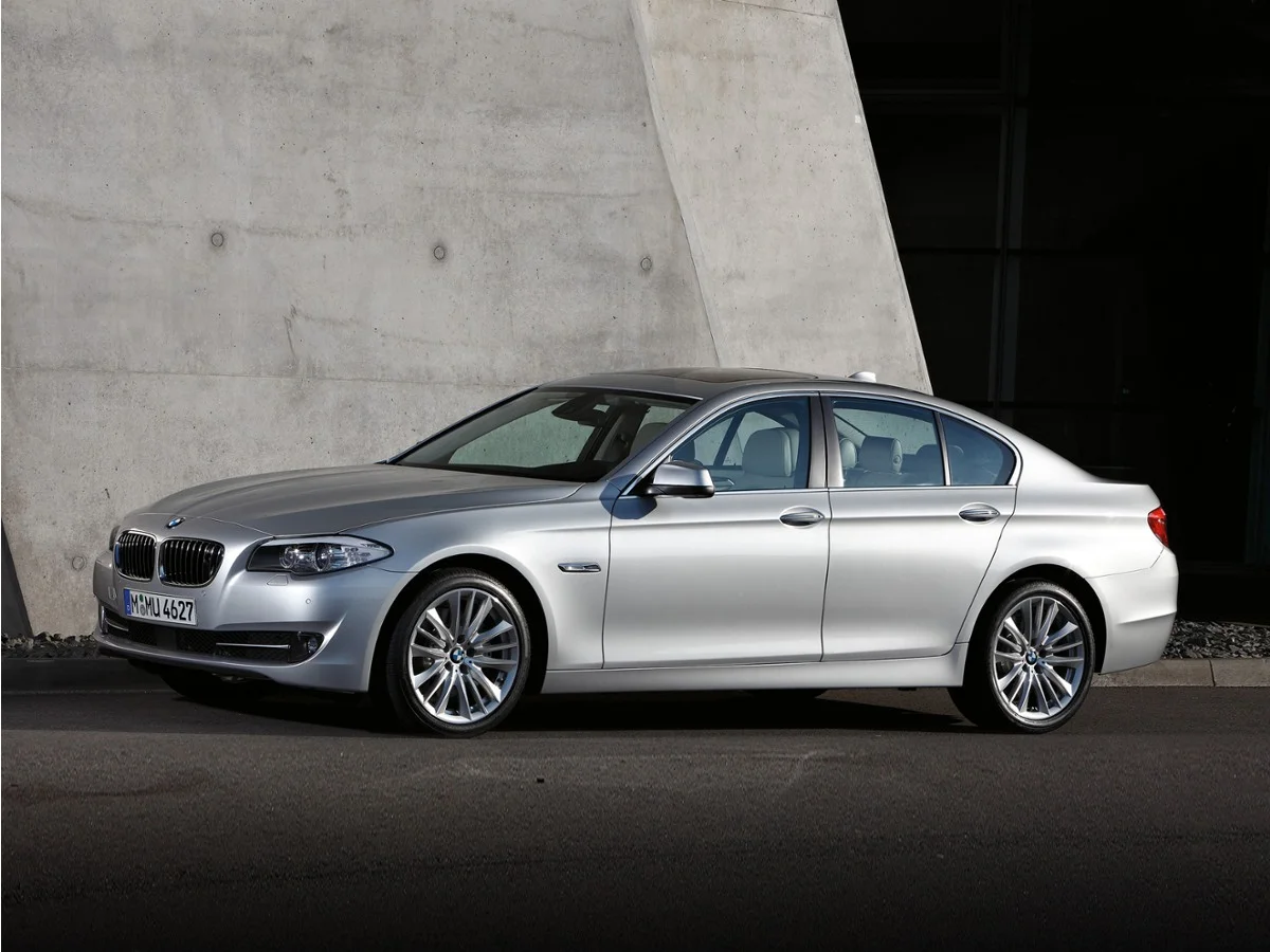 Used 2012 Blue BMW 528i xDrive image 1