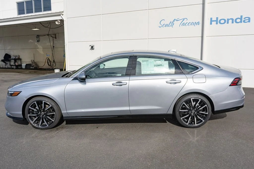 New 2026 Solar Silver Metallic Honda Touring image 9