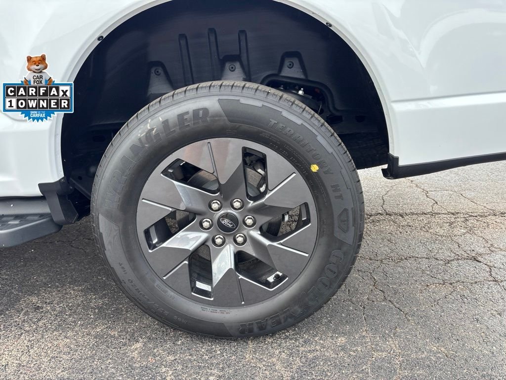2025 Ford F-150 Lightning Flash - Photo 10