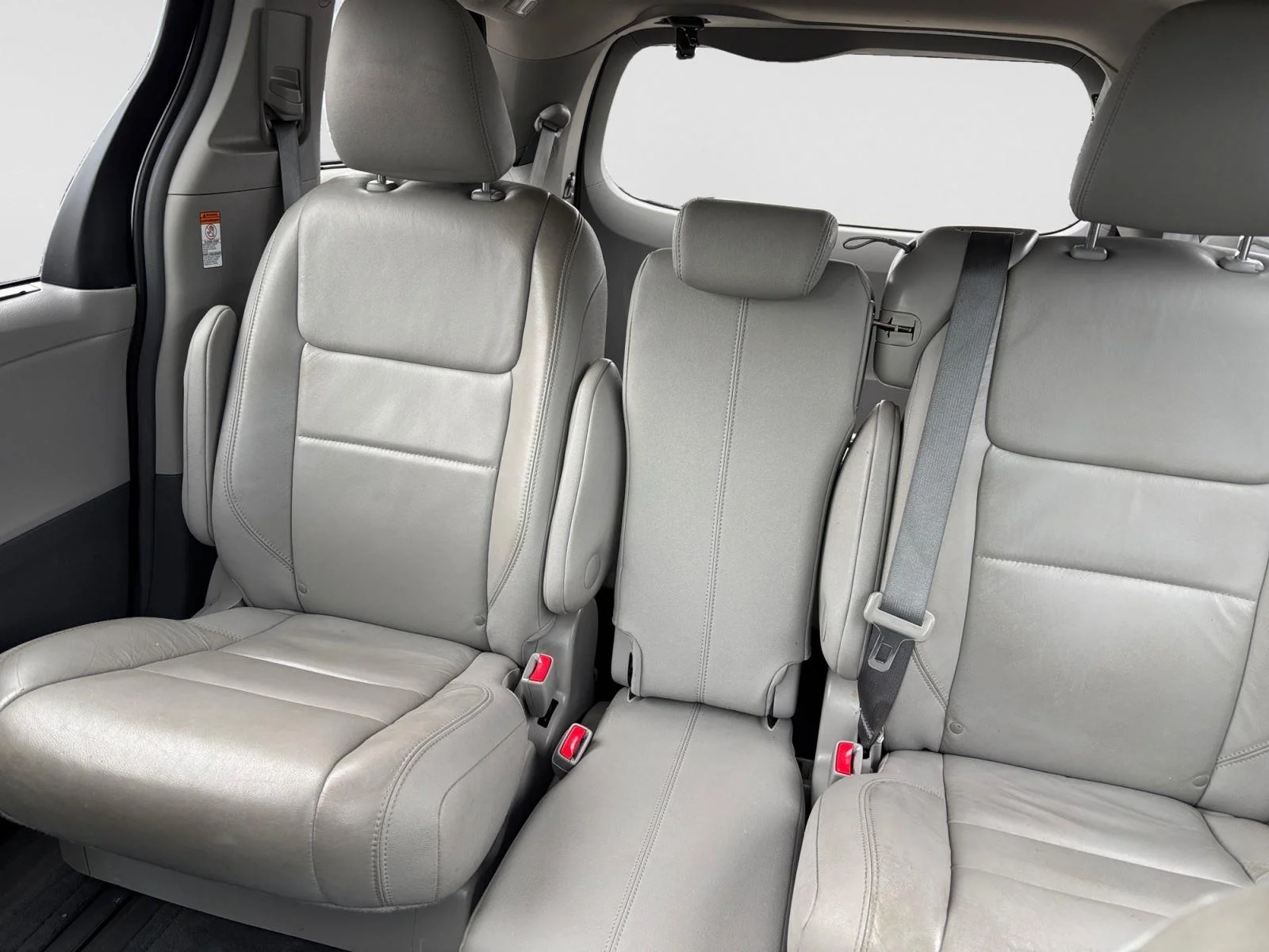 Used 2016 Blizzard Pearl Toyota XLE Premium 8-Passenger image 13