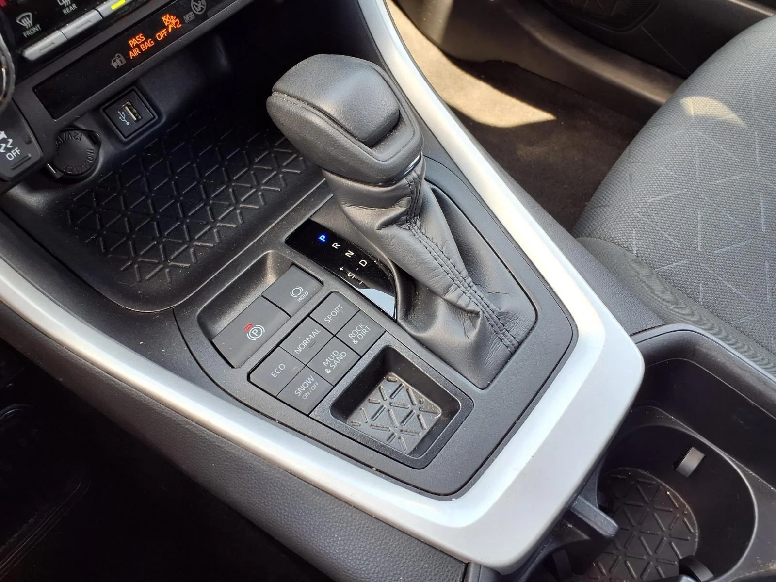 Used 2025 Ice Cap Toyota XLE image 7