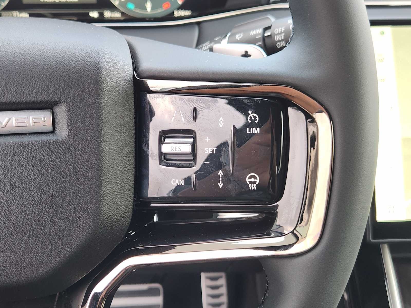 New 2026 Fuji White Land Rover Hoxton Edition image 29
