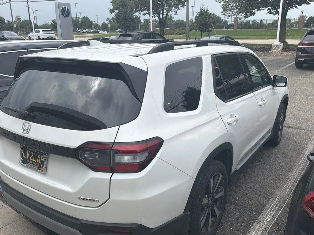 Used 2024 Platinum White Pearl Honda Touring image 6