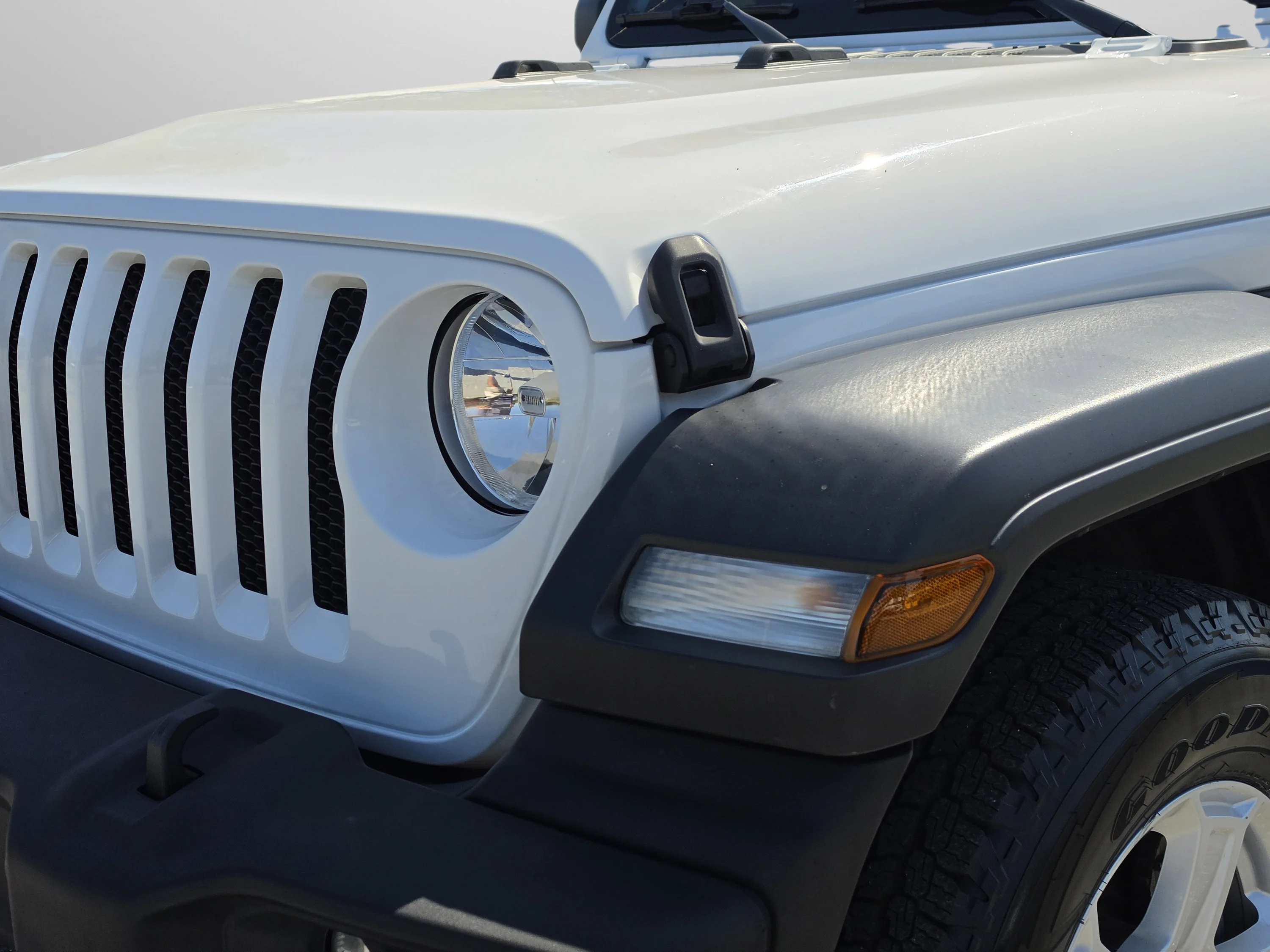 Used 2022 Bright White Clearcoat Jeep Unlimited Sport S image 34