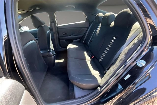 Used 2025 Black Hyundai SEL Sport image 23