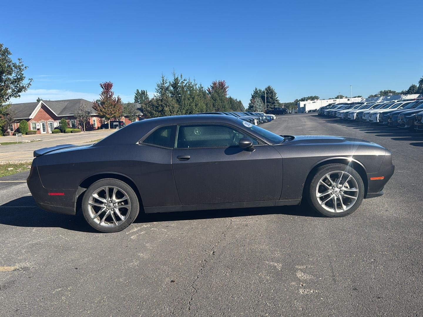 Used 2023 Granite Pearlcoat Dodge SXT image 2