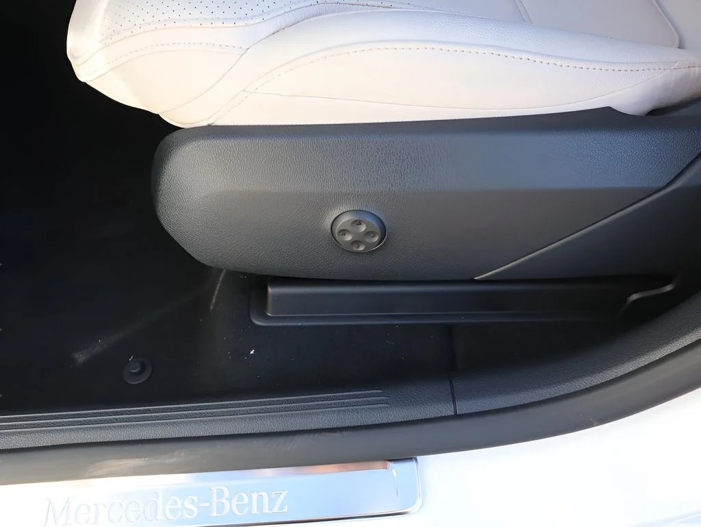 Used 2026 Polar White Mercedes-Benz GLC 300 image 28