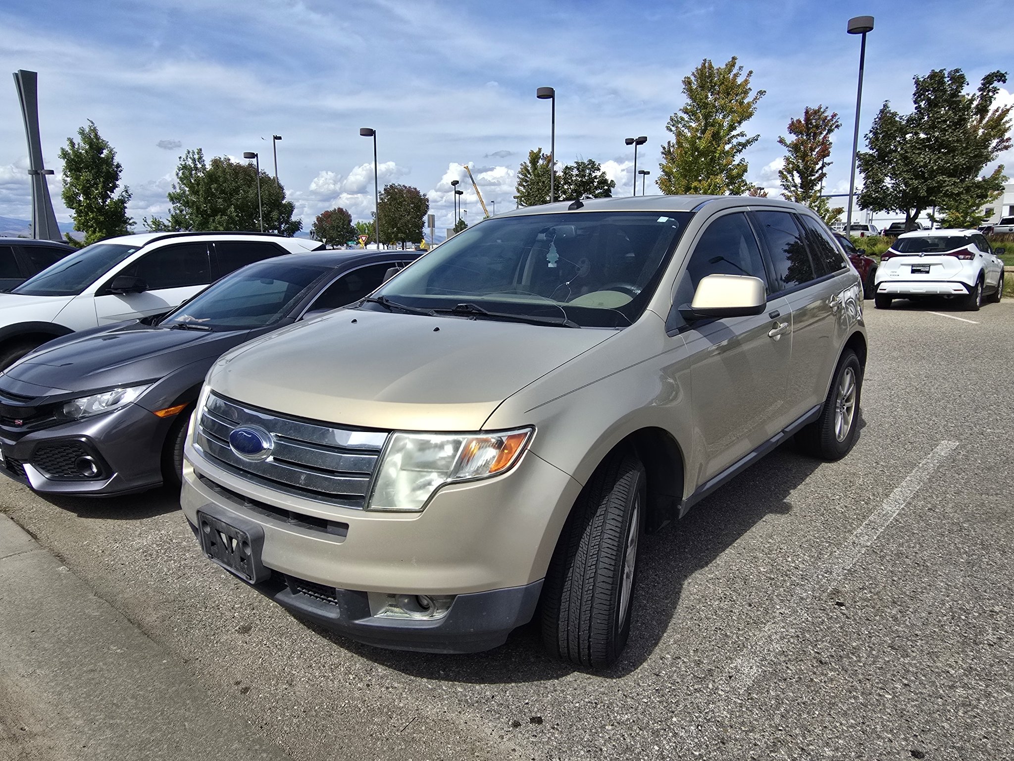 Used 2007 Gold Ford SEL image 12