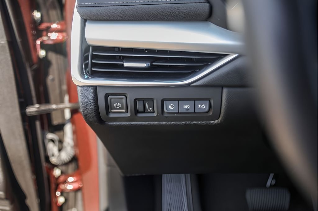 Used 2022  Cadillac Premium Luxury image 18