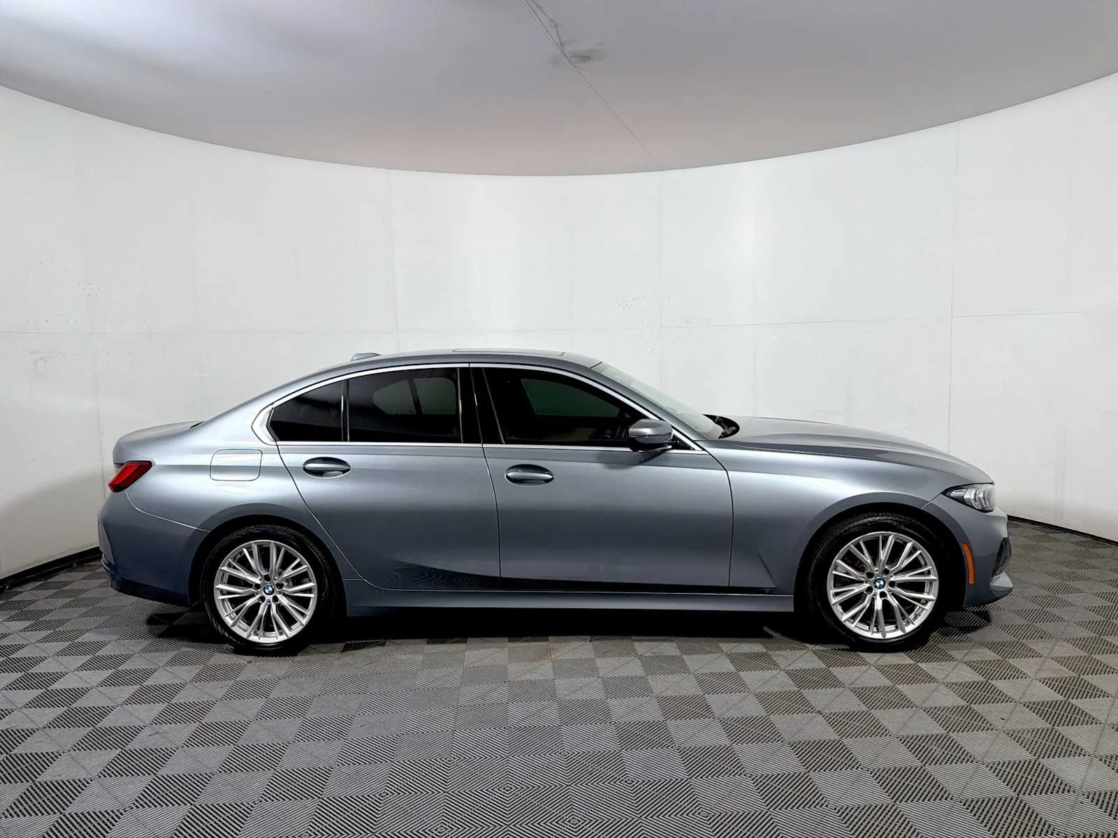 2024 BMW 3 Series 330i - Photo 7