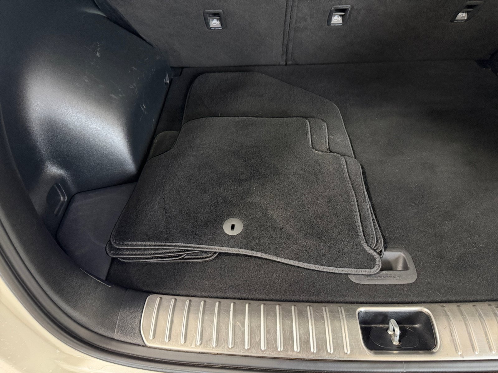 Used 2020 Snow White Pearl Kia S image 40