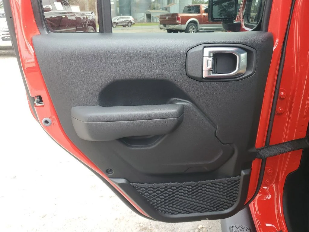 New 2025 Firecracker Red Clear-Coat Exterior Paint Jeep Sport S image 27
