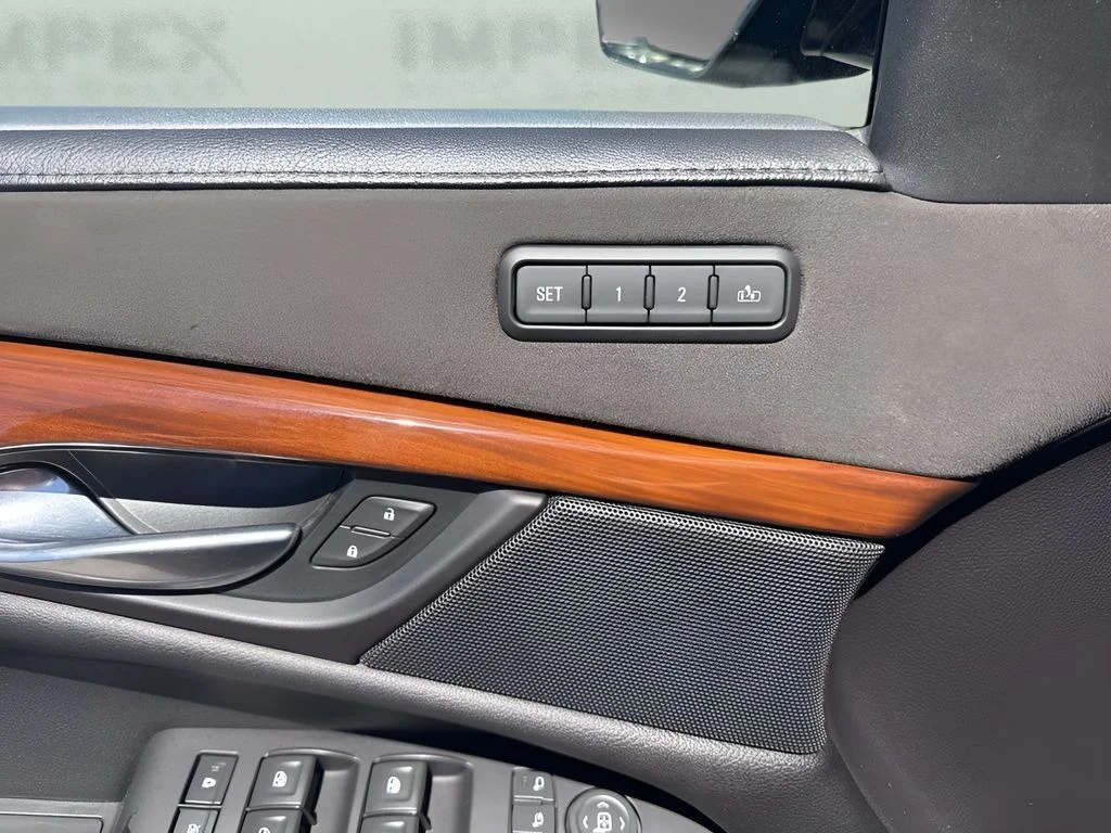 Used 2018  Cadillac Premium Luxury image 11