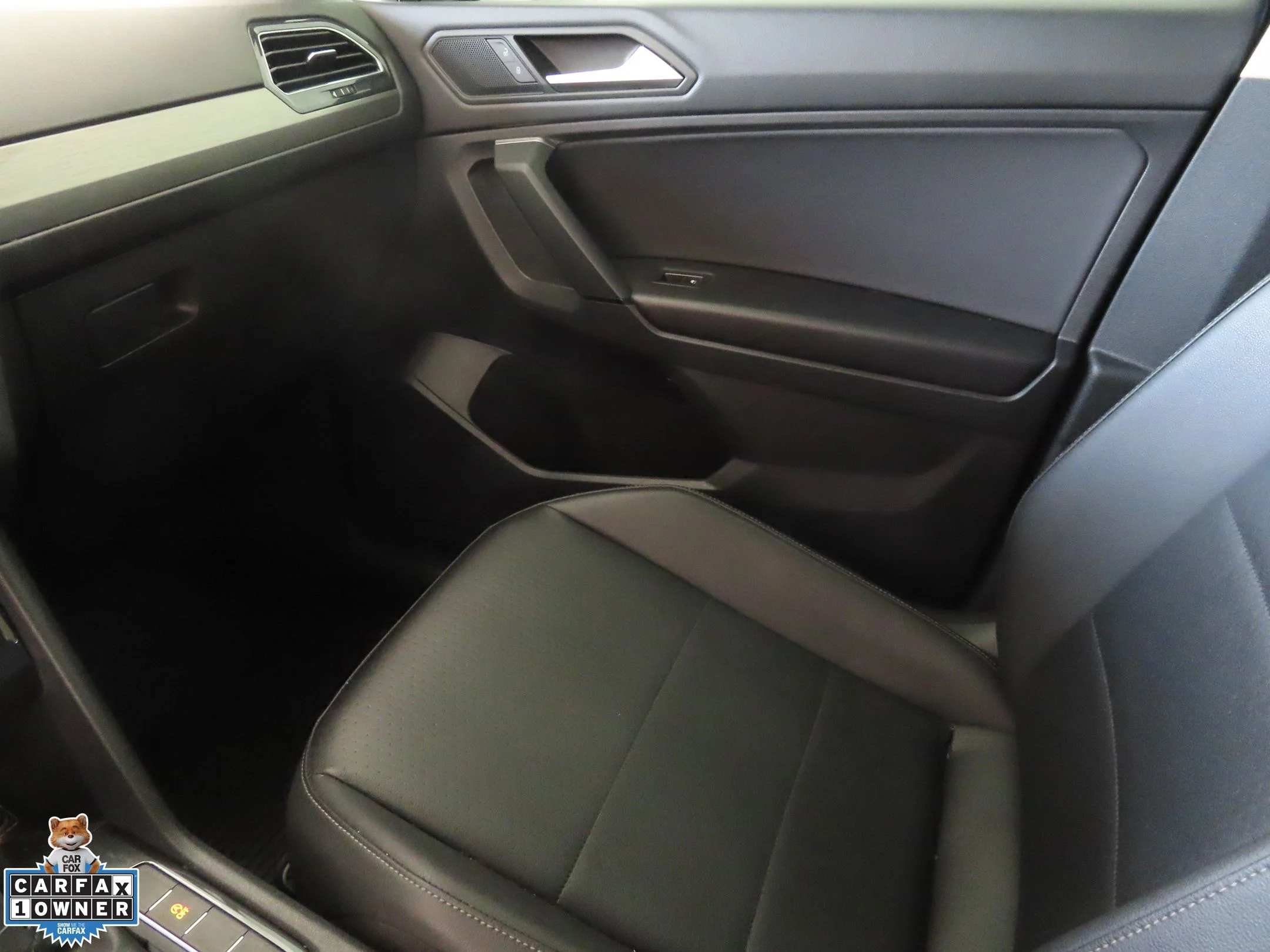 Used 2019 Black Volkswagen 2.0T SE image 20