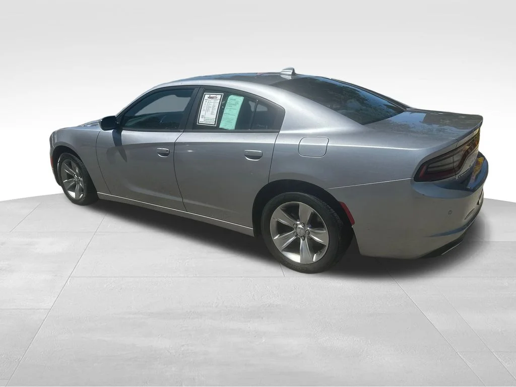 Used 2018 Silver Dodge V6 image 20
