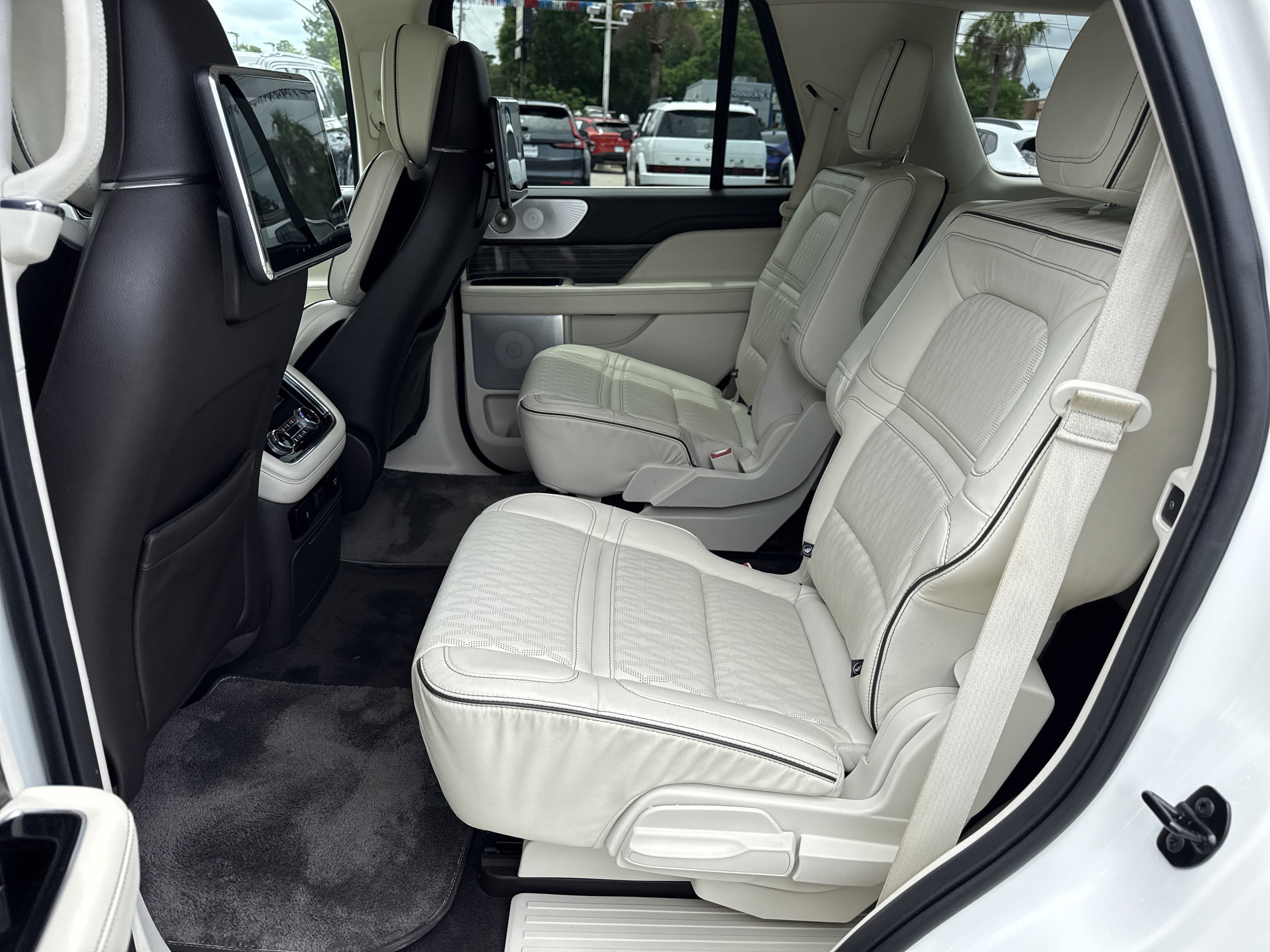 Used 2021 Pristine White Lincoln Black Label image 12