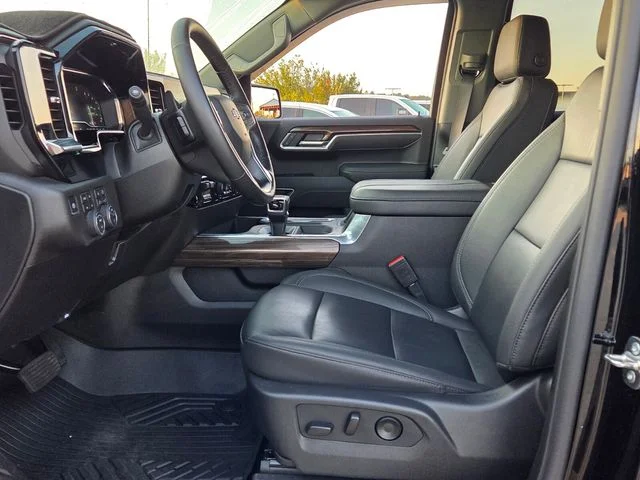 Used 2025 Black Chevrolet RST image 5