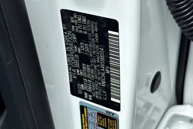 Used 2024 White Kia Wind image 36