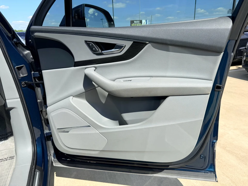 Used 2018 Ink Blue Metallic Audi Premium Plus image 12