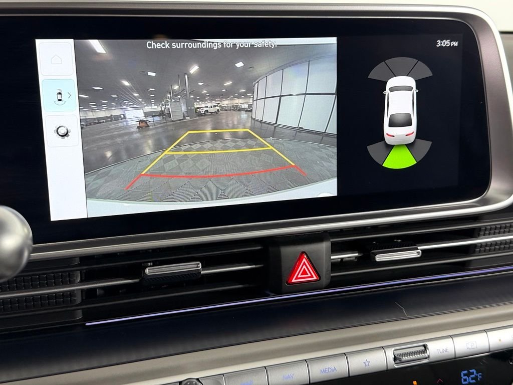 Used 2025 White Hyundai SEL image 19