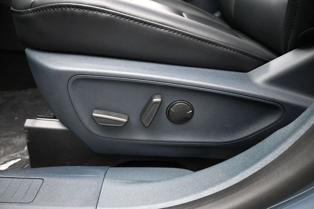 New 2026 Azure Gray Metallic Tri-Coat Ford Lariat image 10
