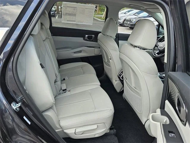 2025 Kia Sorento S - Photo 11