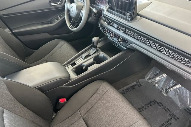 Used 2025 Canyon River Blue Met Honda SE image 17
