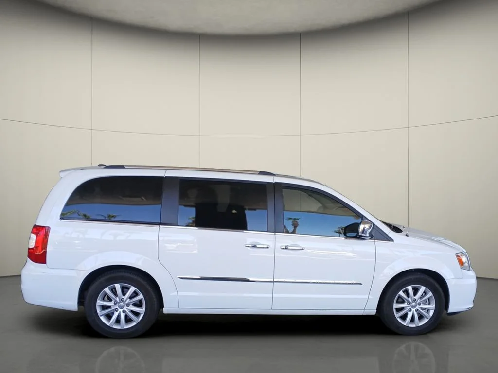 Used 2016 White Chrysler Limited image 8
