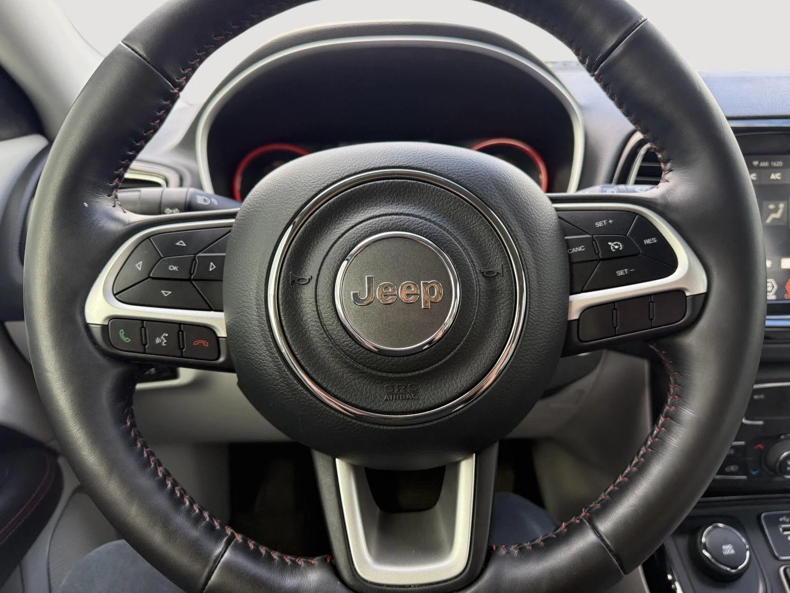 Used 2018 Granite Crystal Metallic Clearcoat Jeep Limited image 17