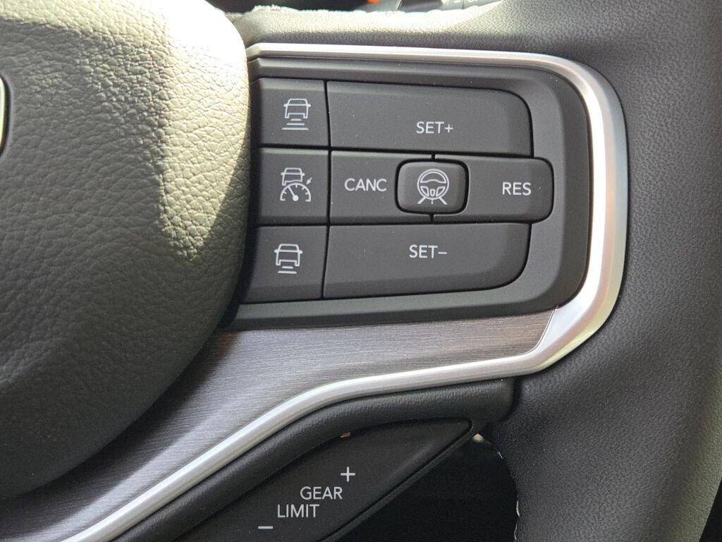 New 2026 Steel Blue Exterior Paint Jeep Limited Reserve image 32
