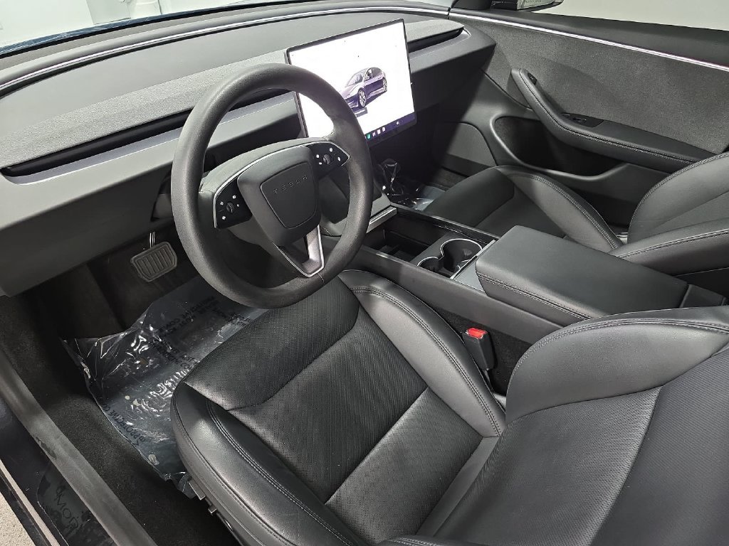 Used 2025  Tesla  image 4