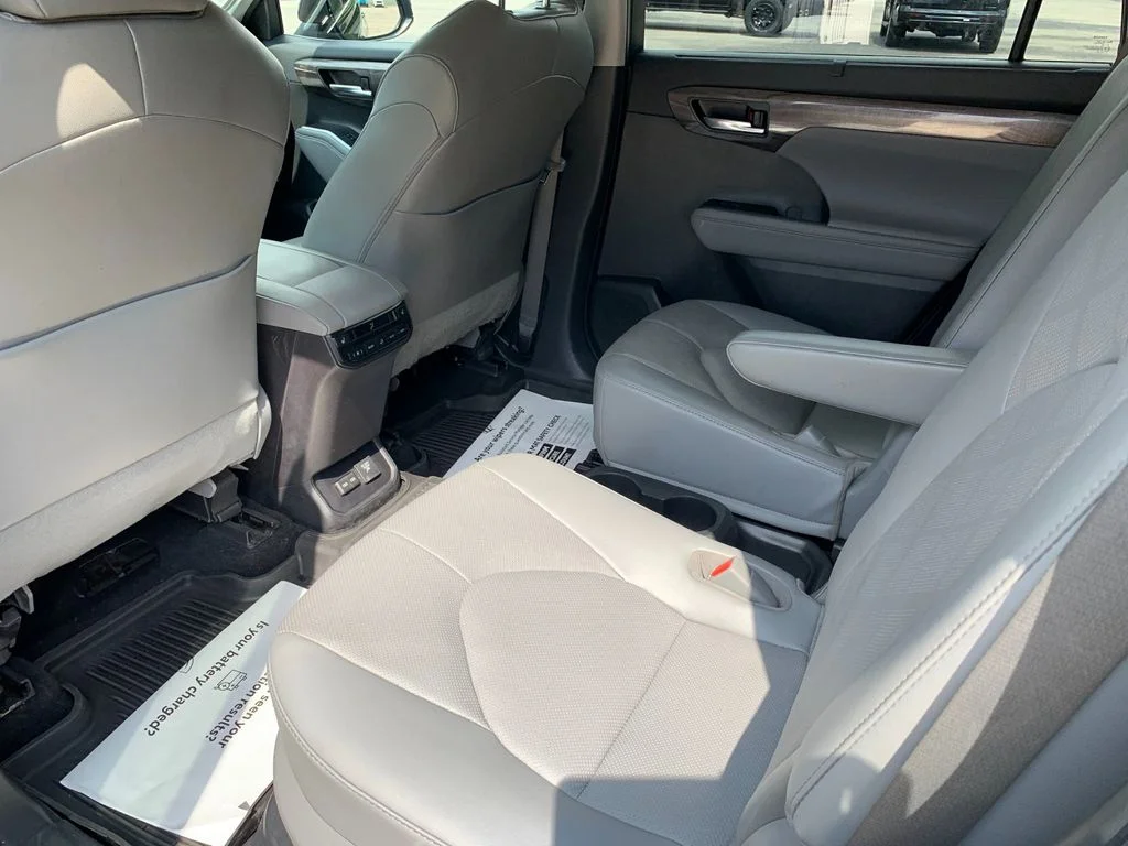Used 2022 Black Toyota Platinum image 14