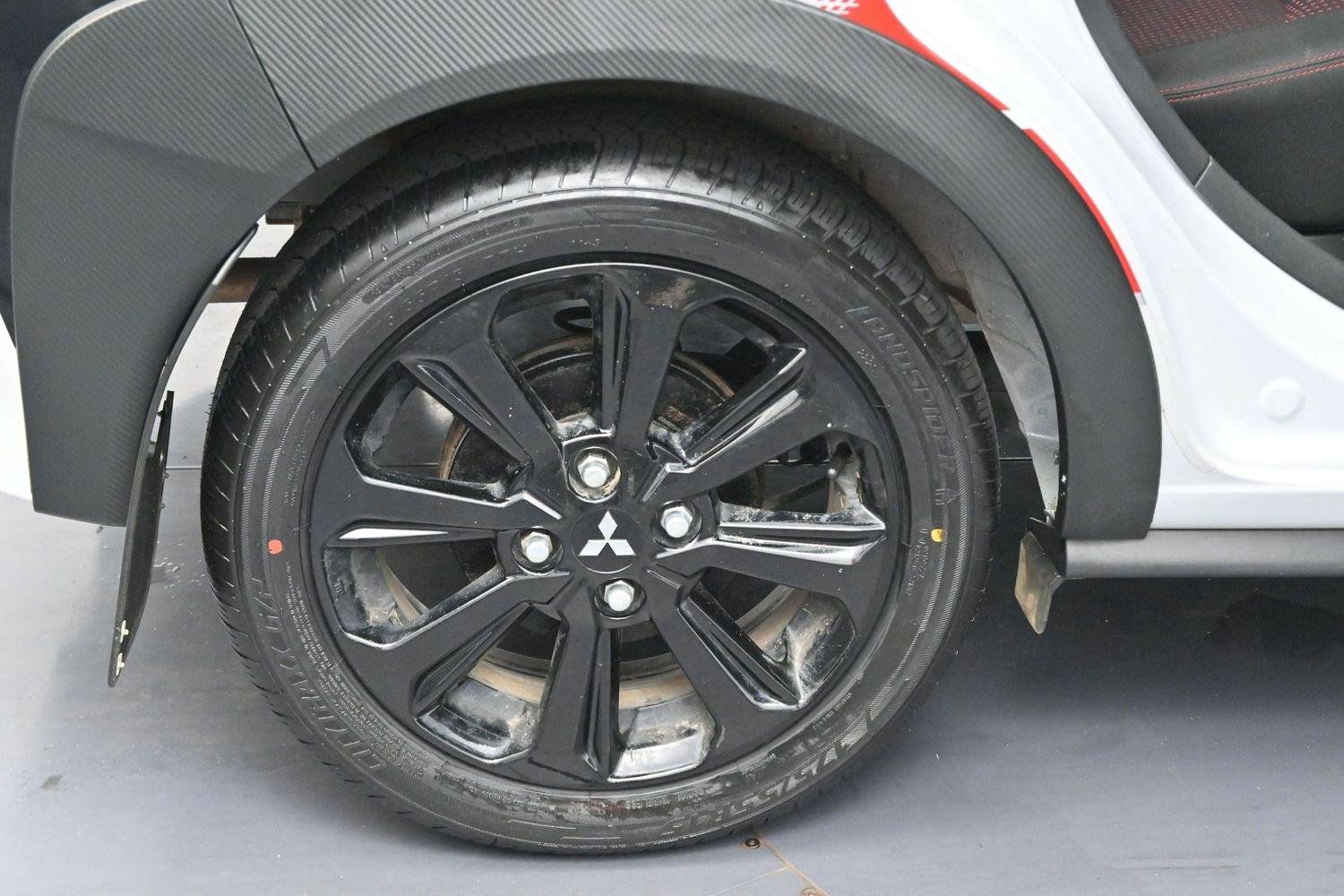 Used 2024 White Diamond w/Black Roof Mitsubishi Ralliart image 26