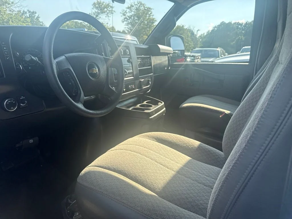 Used 2025 White Chevrolet LS image 3