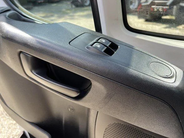 Used 2014 White Ram Base image 10