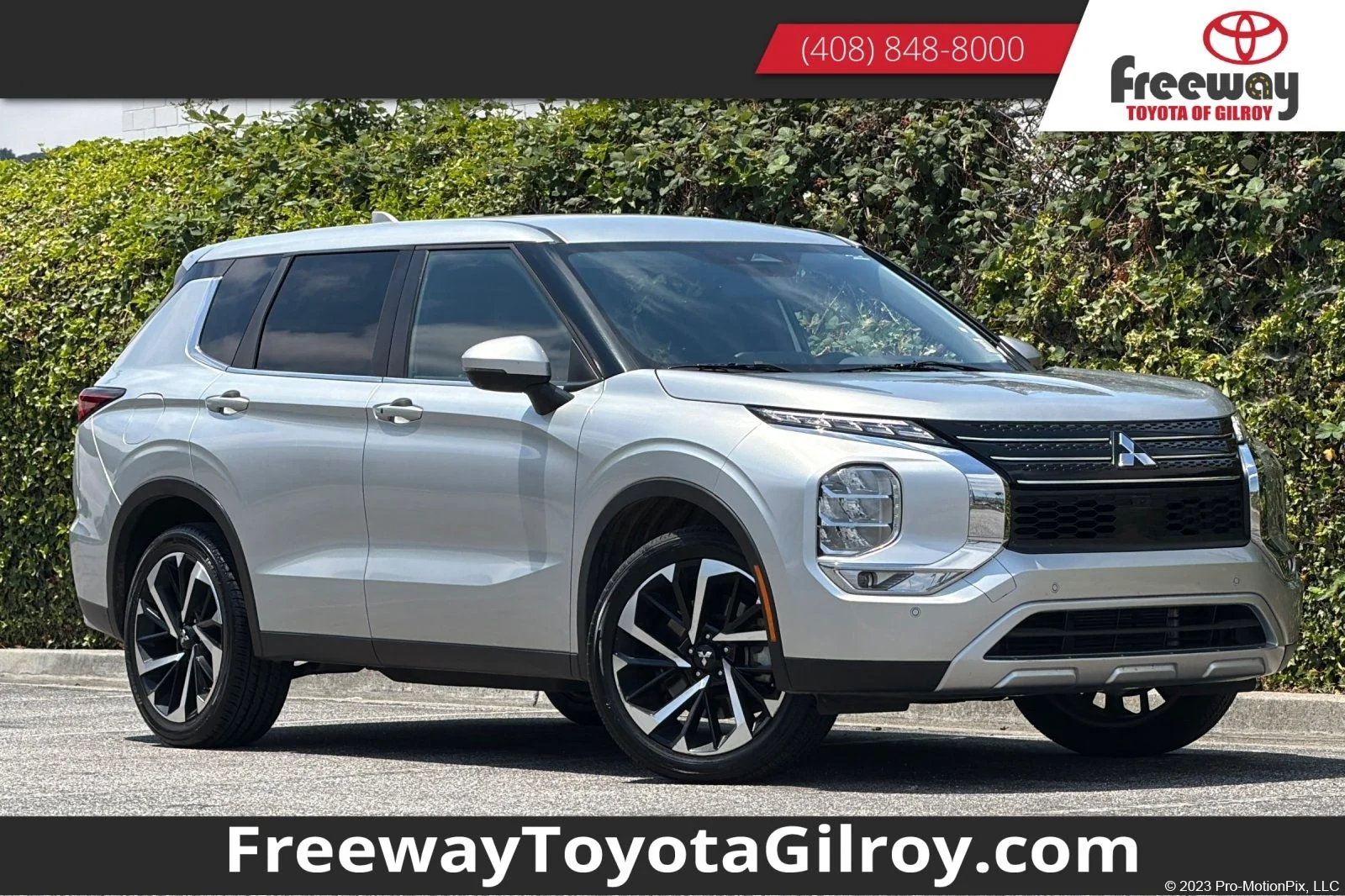 Used 2024  Mitsubishi SE image 1