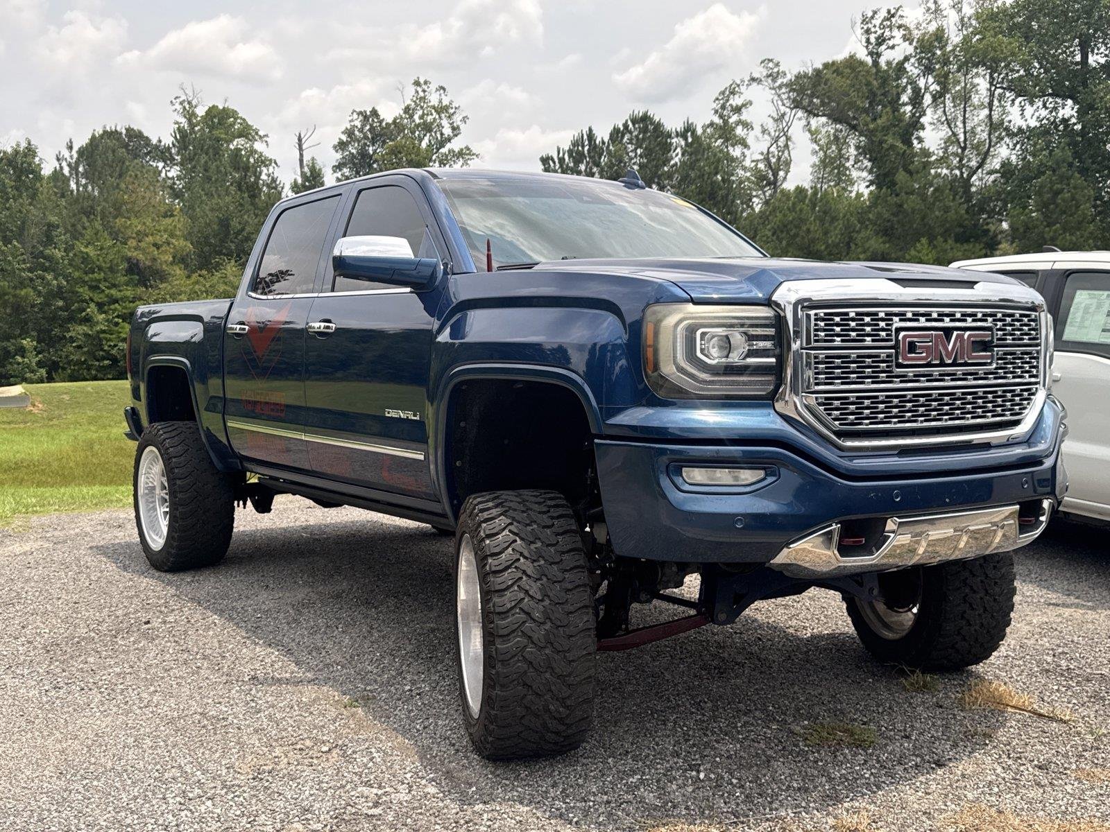 Used 2016 Onyx Black GMC Denali image 1