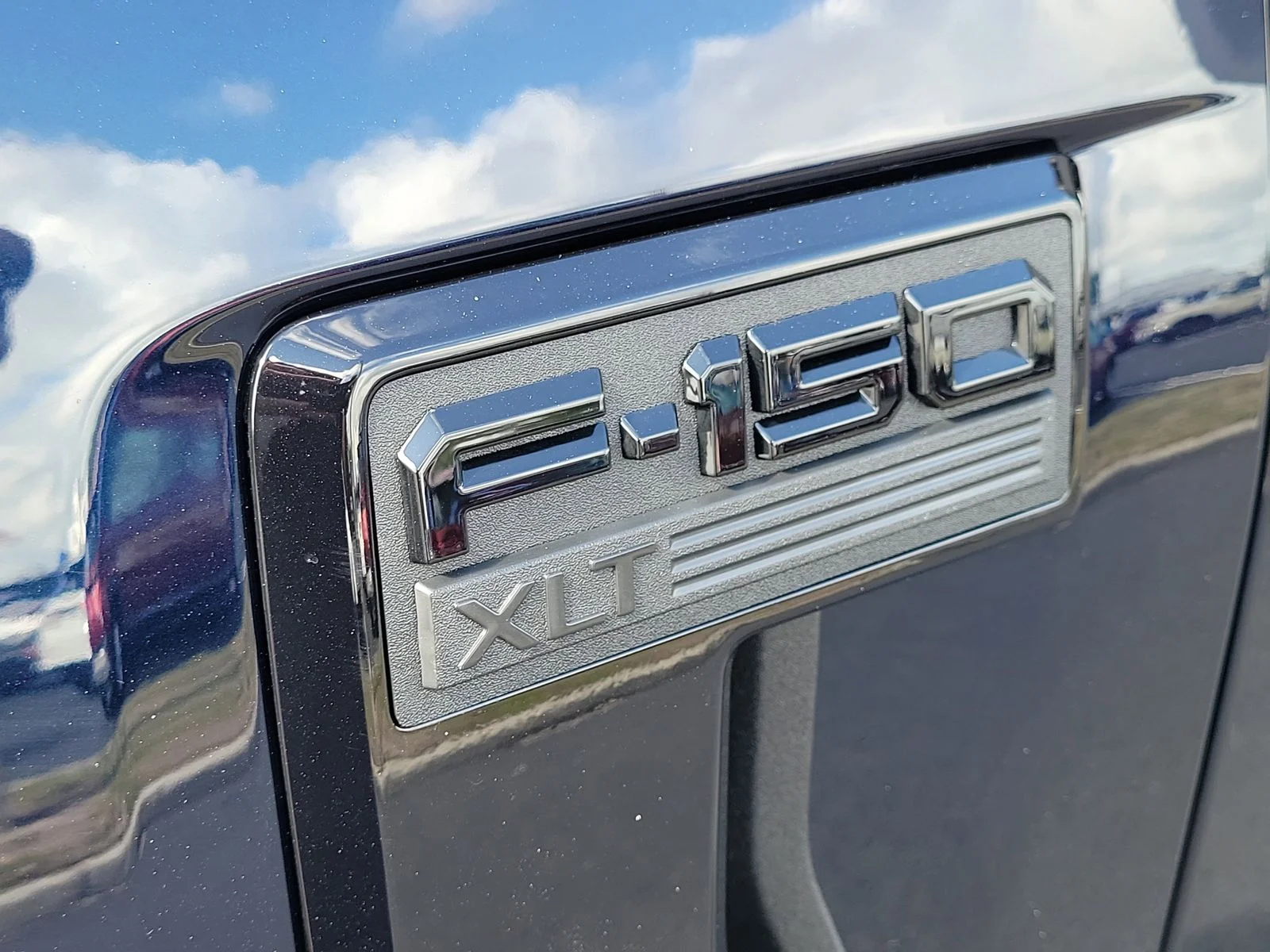 Certified Used 2025 Blue Ford XLT image 8