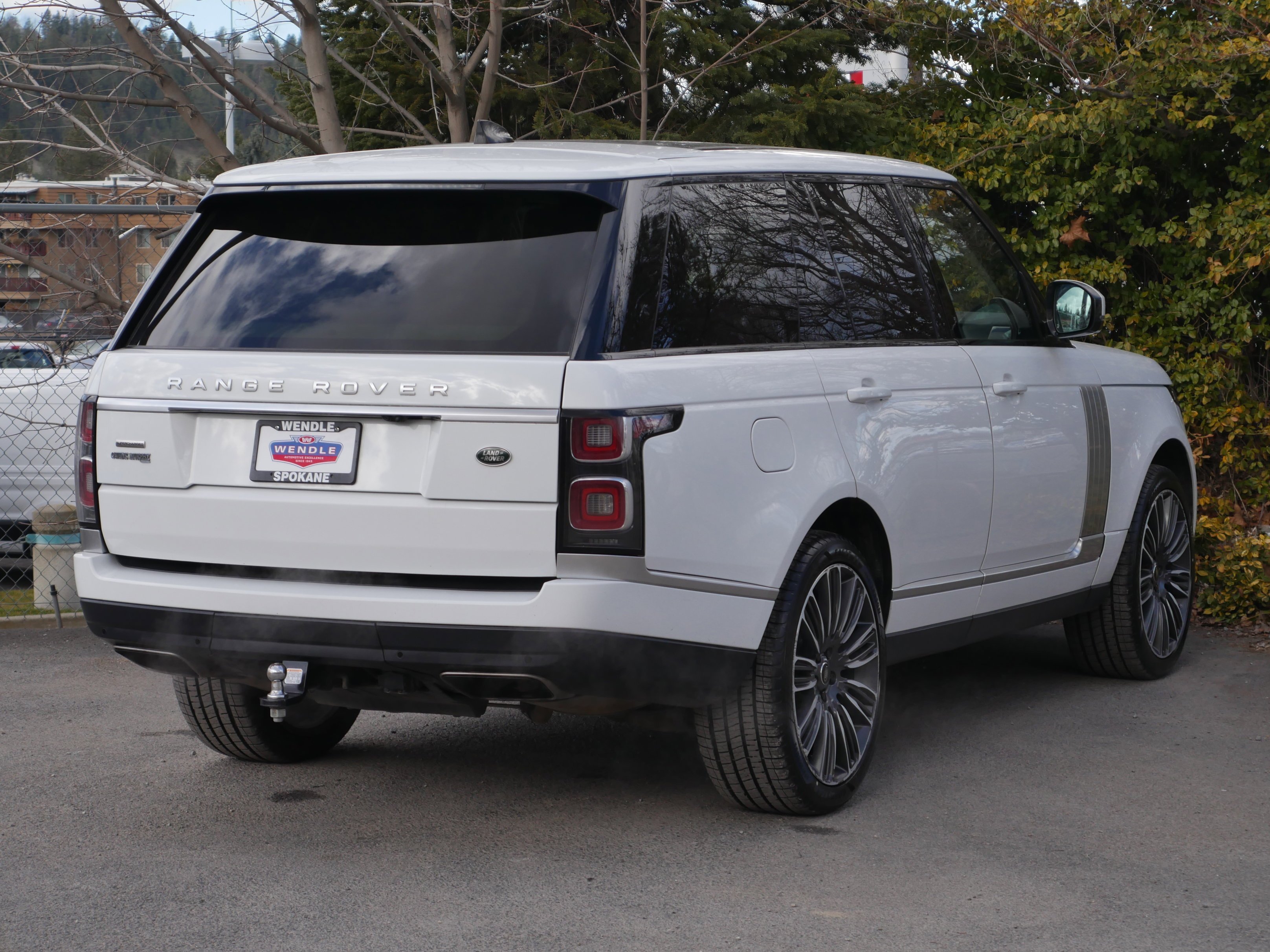 Used 2019 Fuji White Land Rover  image 32