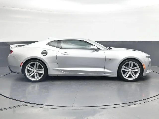 Used 2018 Silver Chevrolet SS image 3