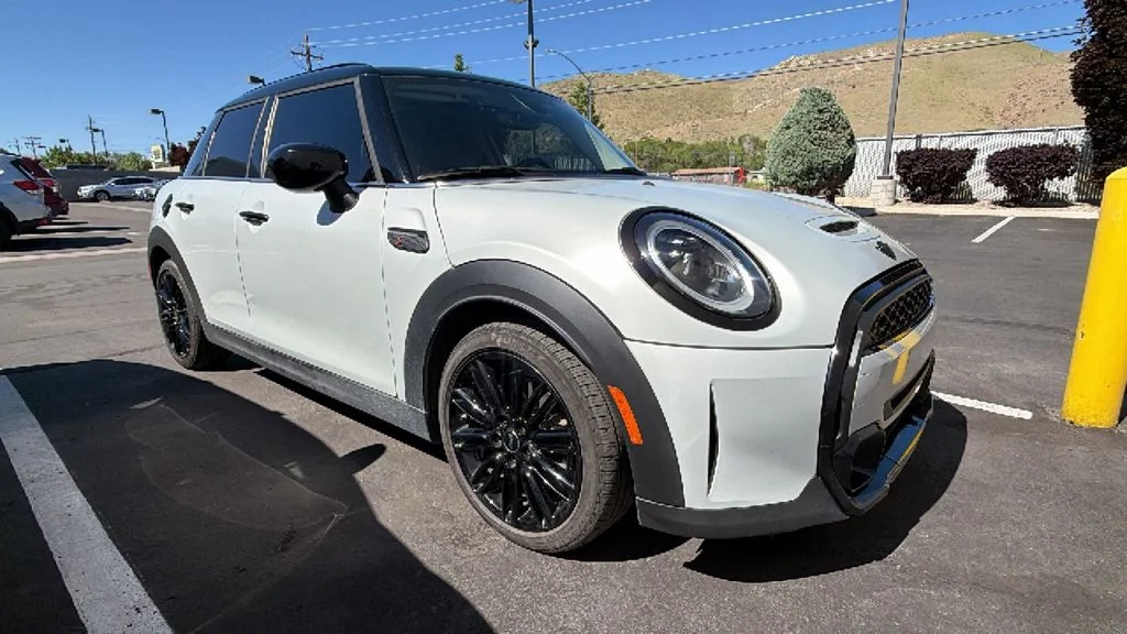 2023 MINI Hardtop Cooper S's photo
