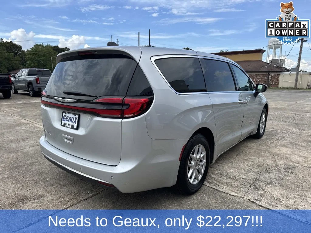 Used 2023 Silver Chrysler Touring L image 12