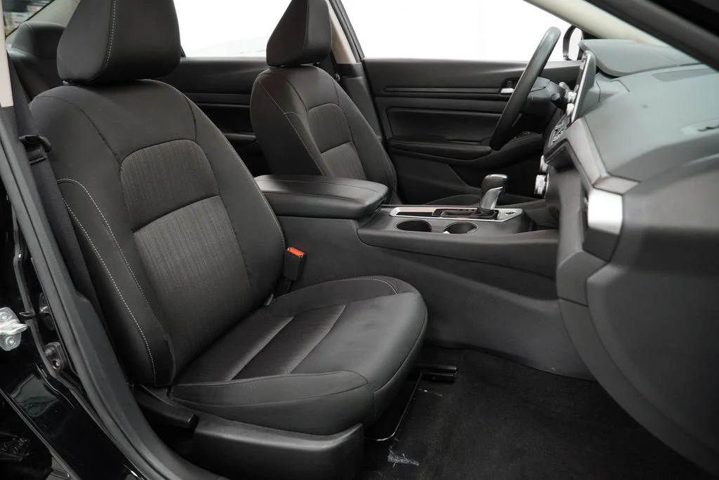 Used 2025 Black Nissan 2.5 SV image 40
