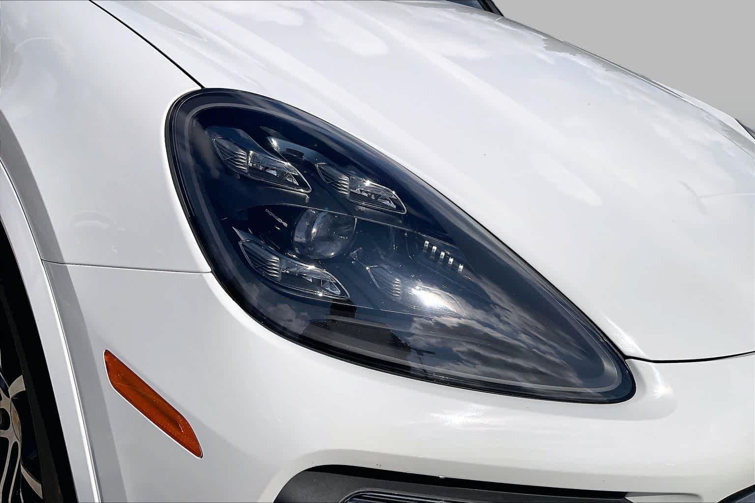 Used 2019 Carrara White Metallic Porsche  image 25