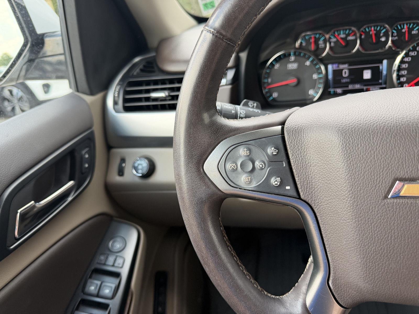 Used 2020 Iridescent Pearl Tricoat Chevrolet LT image 10
