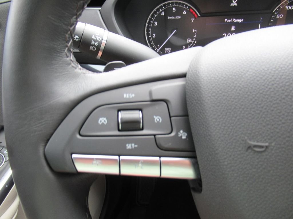 Used 2023  Cadillac Luxury image 22