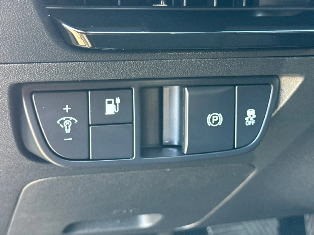 Used 2024 White Kia Light image 26