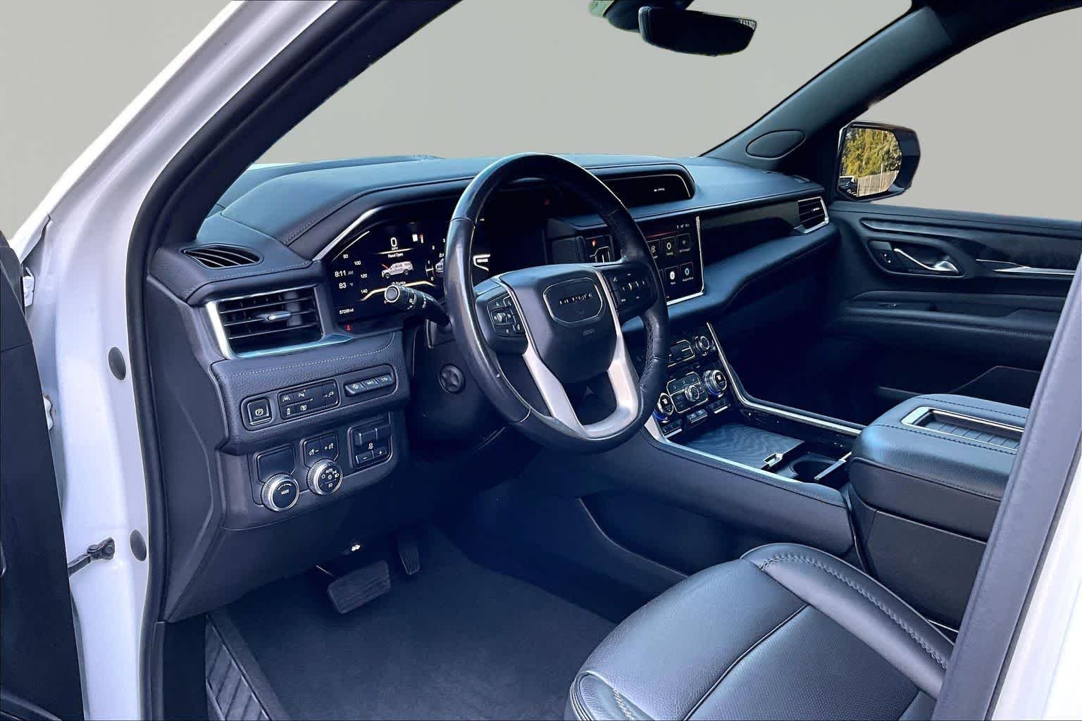 Used 2022 White Frost Tricoat GMC Denali image 18