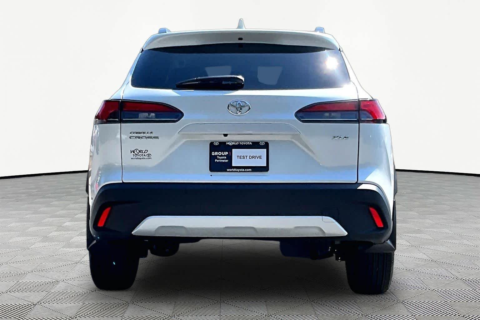 Used 2023 Wind Chill Pearl Toyota XLE image 5